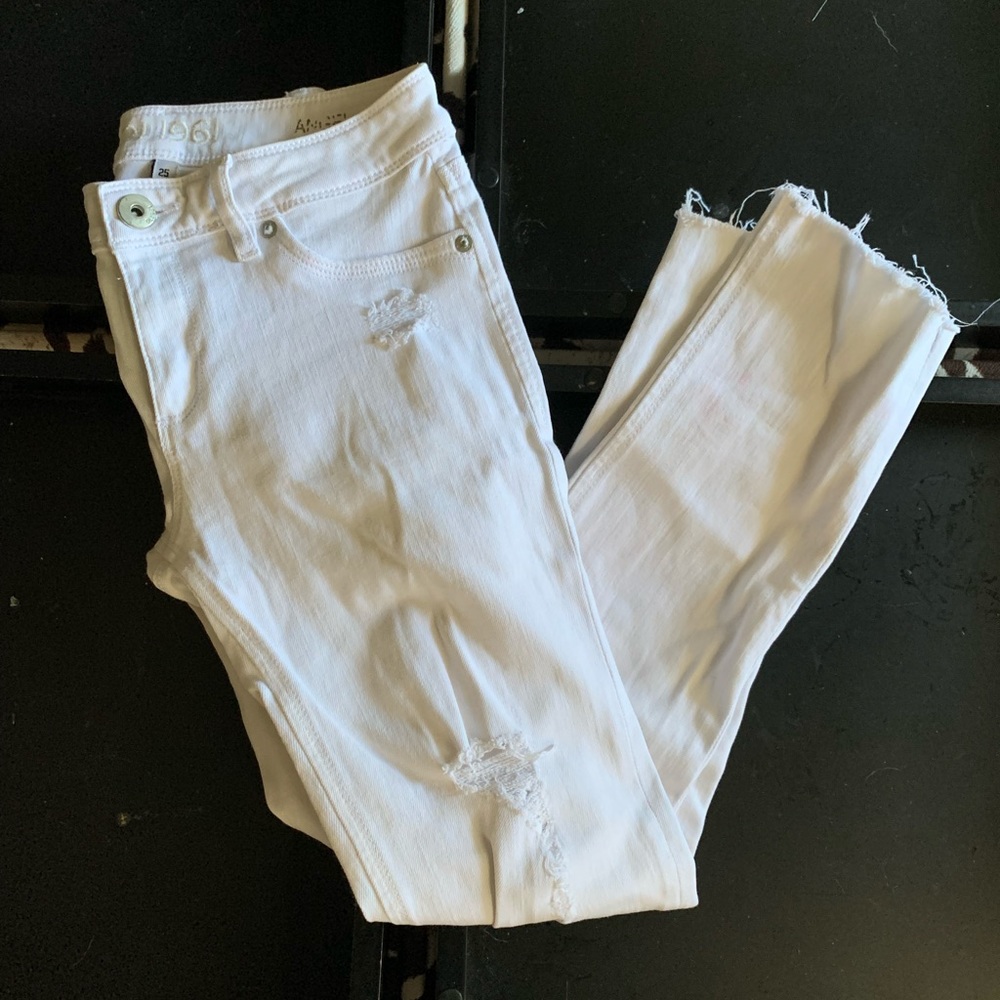 DL 1961 White Cropped Jeans